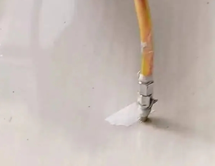 延边瓷砖空鼓维修公司专业解答在瓷砖铺贴过程中，如果使用的砂料过粗（如全部使用了粗砂），可能会导致以下问题